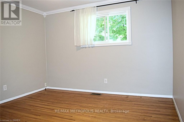 UPPER - 5 MCCAMMON STREET, Brant (Paris), Ontario, N3L1V8