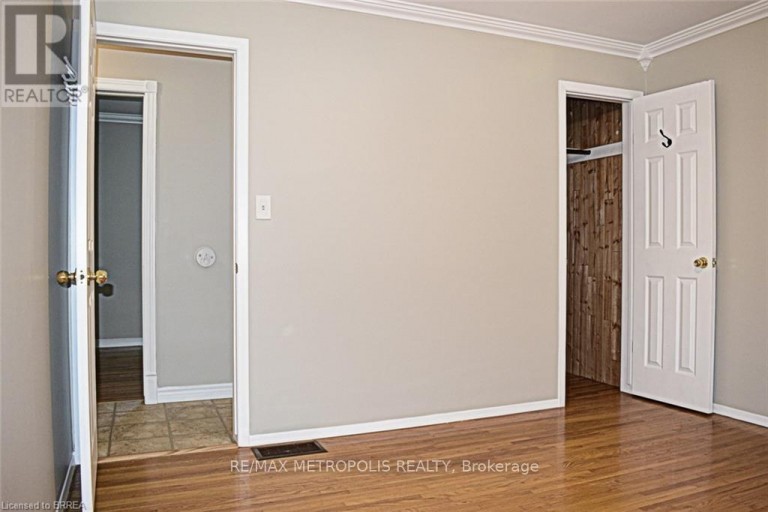 UPPER - 5 MCCAMMON STREET, Brant (Paris), Ontario, N3L1V8