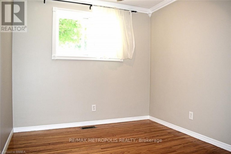 UPPER - 5 MCCAMMON STREET, Brant (Paris), Ontario, N3L1V8
