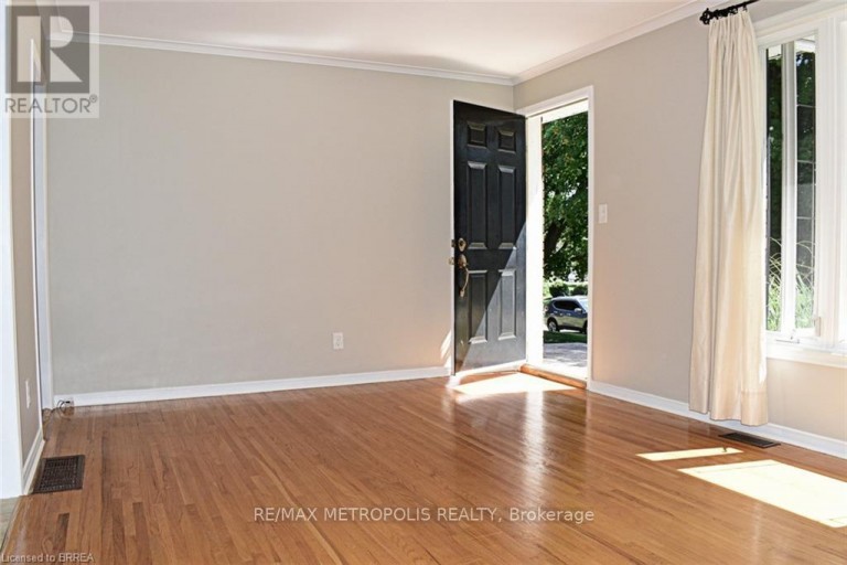 UPPER - 5 MCCAMMON STREET, Brant (Paris), Ontario, N3L1V8