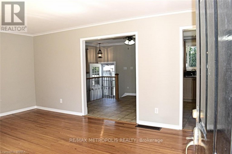 UPPER - 5 MCCAMMON STREET, Brant (Paris), Ontario, N3L1V8