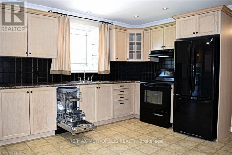 UPPER - 5 MCCAMMON STREET, Brant (Paris), Ontario, N3L1V8