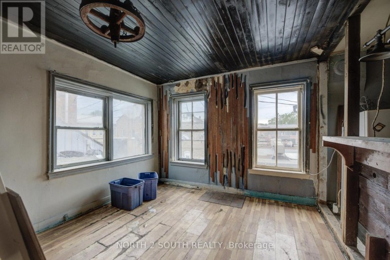 36 NORFOLK STREET S, Norfolk (Simcoe), Ontario, N3Y2V9