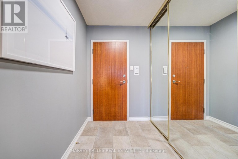 212 - 120 PROMENADE CIRCLE, Vaughan (Brownridge), Ontario, L4J7W9
