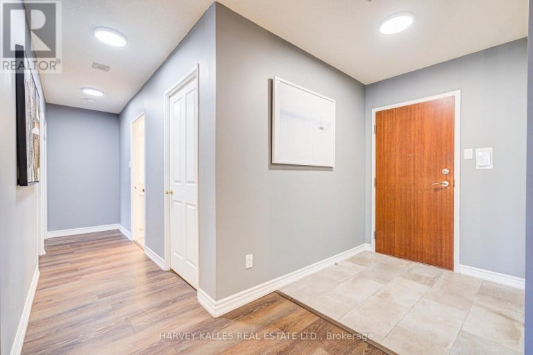 212 - 120 PROMENADE CIRCLE, Vaughan (Brownridge), Ontario, L4J7W9