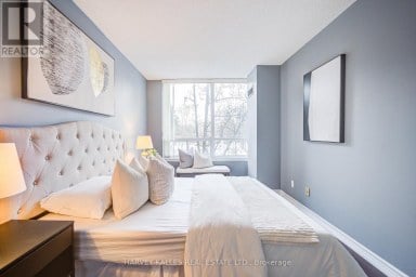 212 - 120 PROMENADE CIRCLE Vaughan (Brownridge) Ontario photo 32