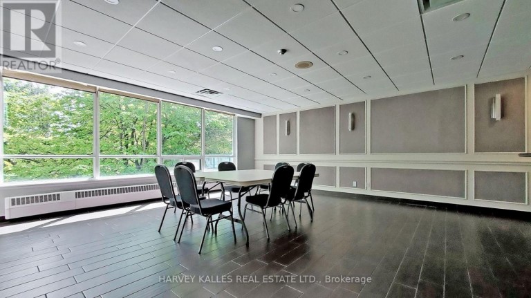 212 - 120 PROMENADE CIRCLE, Vaughan (Brownridge), Ontario, L4J7W9