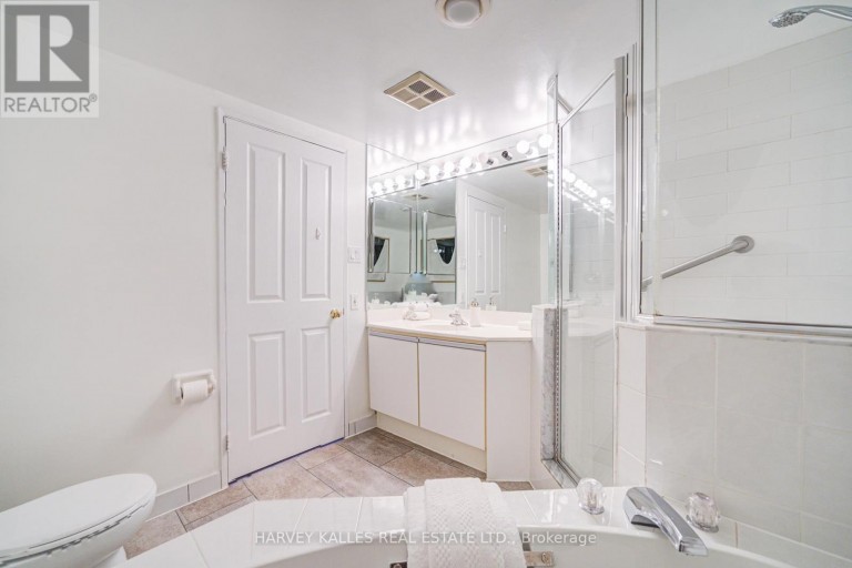 212 - 120 PROMENADE CIRCLE, Vaughan (Brownridge), Ontario, L4J7W9