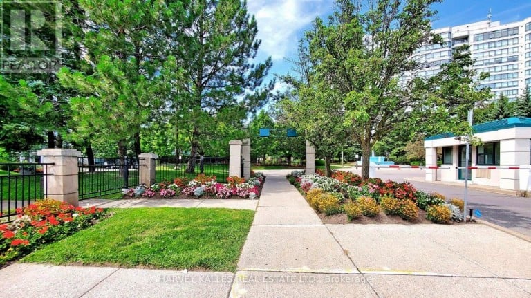 212 - 120 PROMENADE CIRCLE, Vaughan (Brownridge), Ontario, L4J7W9