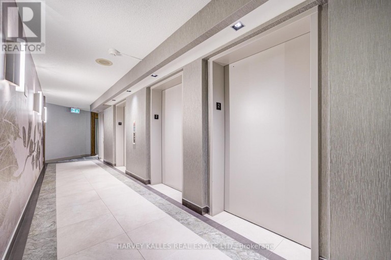 212 - 120 PROMENADE CIRCLE, Vaughan (Brownridge), Ontario, L4J7W9