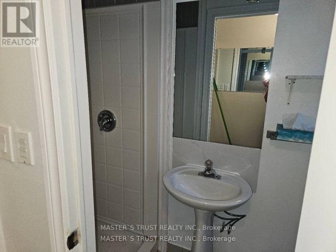 69 GROVE PARK CRESCENT, Toronto (Don Valley Village), Ontario, M2J2C7