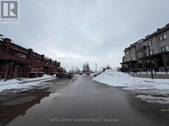 6 - 200 DISSETTE STREET, Bradford West Gwillimbury (Bradford), Ontario, M3Z3G8