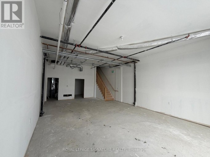 6 - 200 DISSETTE STREET, Bradford West Gwillimbury (Bradford), Ontario, M3Z3G8