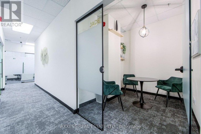 400/401 - 30 EGLINTON AVENUE W, Mississauga (Hurontario), Ontario, L5R3E7