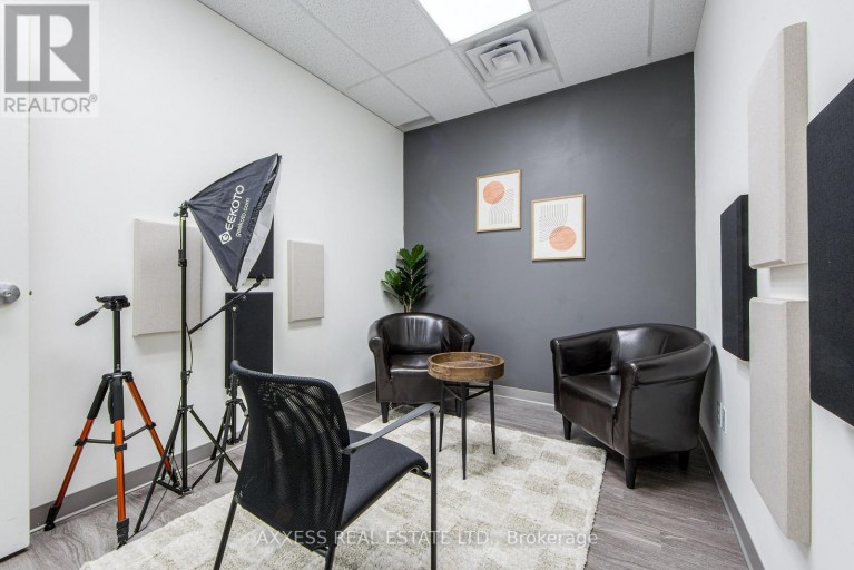 400 - 30 EGLINTON AVENUE W, Mississauga (Hurontario), Ontario, L5R3E7