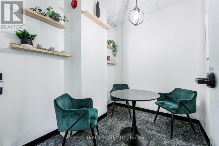 400 - 30 EGLINTON AVENUE W, Mississauga (Hurontario), Ontario, L5R3E7