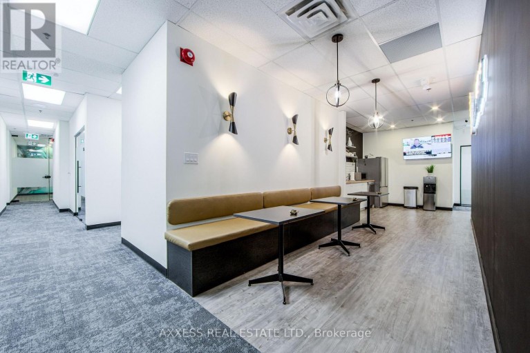 400 - 30 EGLINTON AVENUE W, Mississauga (Hurontario), Ontario, L5R3E7