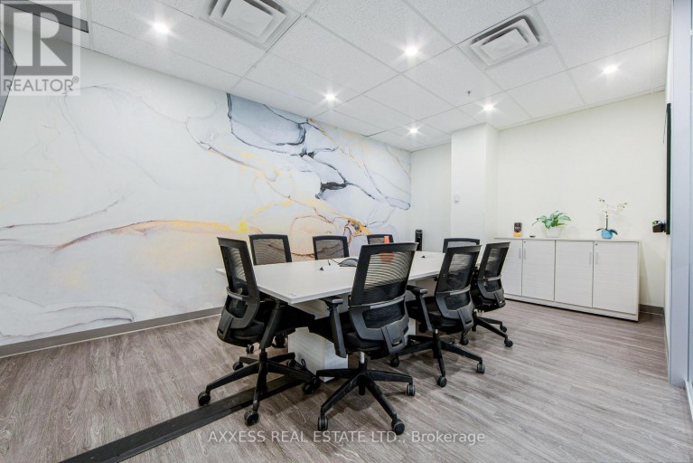401 - 30 EGLINTON AVENUE W, Mississauga (Hurontario), Ontario, L5R3E7