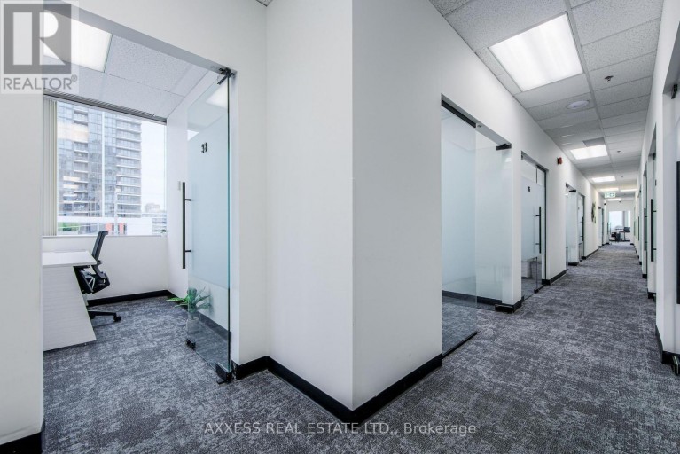 30 EGLINTON AVENUE W, Mississauga (Hurontario), Ontario, L5R3E7