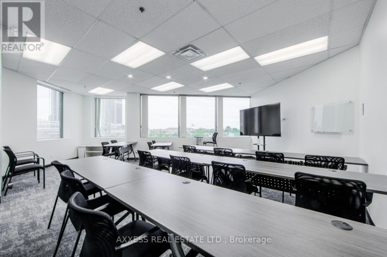 30 EGLINTON AVENUE W, Mississauga (Hurontario), Ontario, L5R3E7