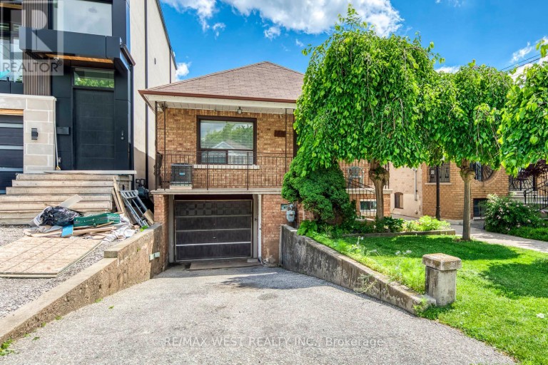 49 MONTCALM AVENUE, Toronto (Briar Hill-Belgravia), Ontario, M6E4N8