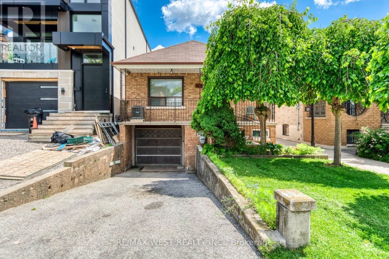 49 MONTCALM AVENUE, Toronto (Briar Hill-Belgravia), Ontario, M6E4N8