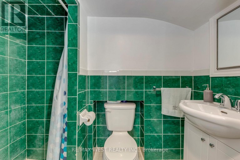 49 MONTCALM AVENUE, Toronto (Briar Hill-Belgravia), Ontario, M6E4N8