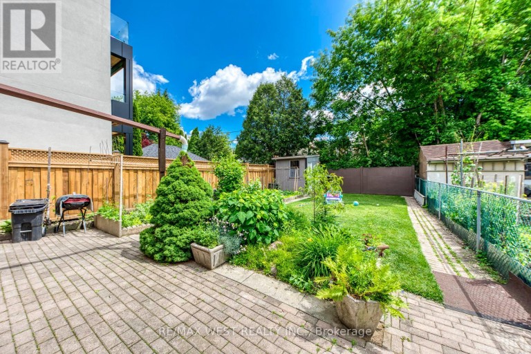 49 MONTCALM AVENUE, Toronto (Briar Hill-Belgravia), Ontario, M6E4N8