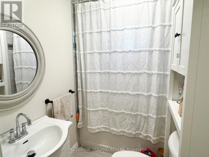 100 SUNSET DRIVE, St. Thomas, Ontario, N5R3B6