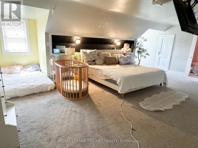 100 SUNSET DRIVE, St. Thomas, Ontario, N5R3B6