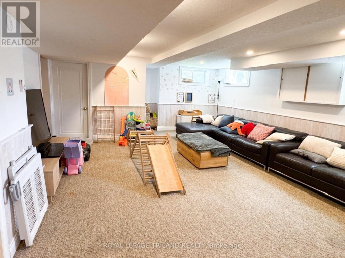 100 SUNSET DRIVE, St. Thomas, Ontario, N5R3B6