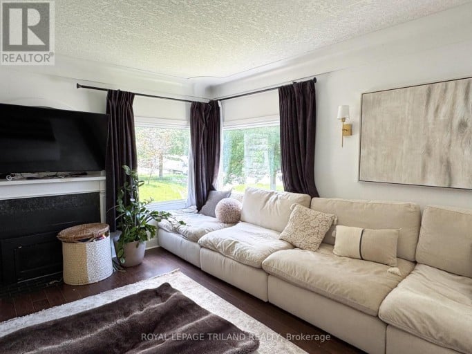 100 SUNSET DRIVE, St. Thomas, Ontario, N5R3B6
