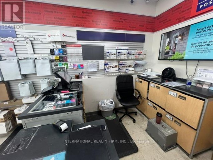 1116 WILSON AVENUE, Toronto (Downsview-Roding-CFB), Ontario, M3M1G0