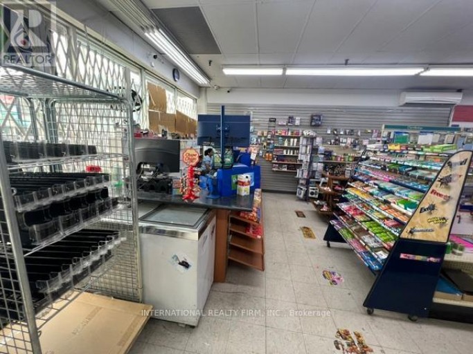 1116 WILSON AVENUE, Toronto (Downsview-Roding-CFB), Ontario, M3M1G0