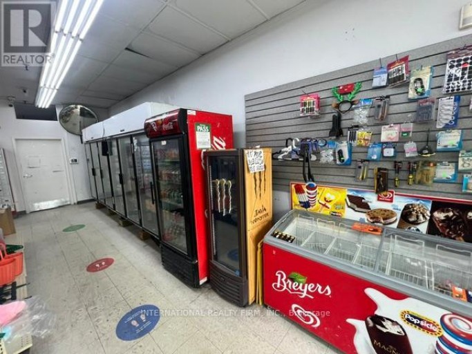 1116 WILSON AVENUE, Toronto (Downsview-Roding-CFB), Ontario, M3M1G0
