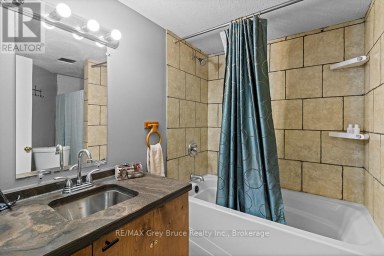335 PIKE BAY ROAD Northern Bruce Peninsula Ontario photo 22