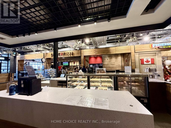 FM23D - 17600 YONGE STREET, Newmarket (Woodland Hill), Ontario, L3Y4Z1