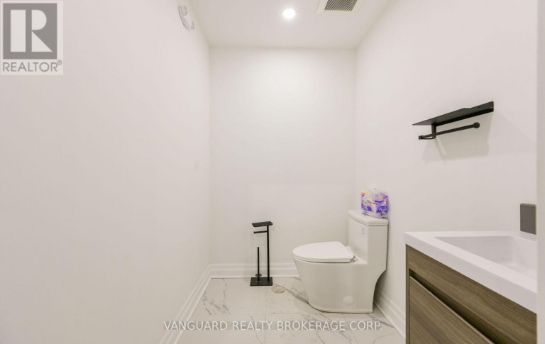 23 - 5732 HIGHWAY 7, Vaughan (West Woodbridge), Ontario, L4L3A2