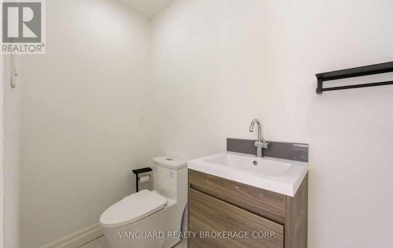 23 - 5732 HIGHWAY 7, Vaughan (West Woodbridge), Ontario, L4L3A2