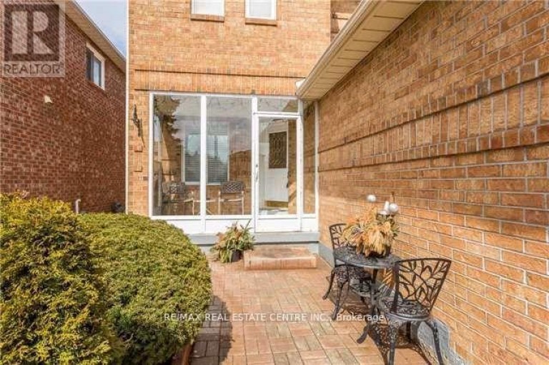 BSMT - 22 MATTERDALE AVENUE, Brampton (Fletcher's West), Ontario, L6Y4J6