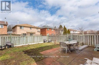 BSMT - 22 MATTERDALE AVENUE Brampton (Fletcher's West) Ontario photo 3