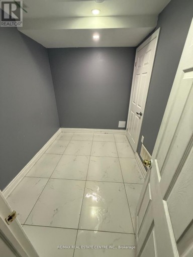 BSMT - 22 MATTERDALE AVENUE, Brampton (Fletcher's West), Ontario, L6Y4J6