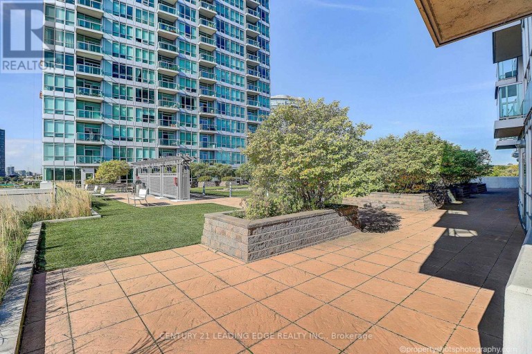 303 - 1900 LAKESHORE BOULEVARD, Toronto (South Parkdale), Ontario, M6S1A4