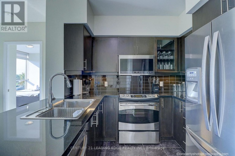 303 - 1900 LAKESHORE BOULEVARD, Toronto (South Parkdale), Ontario, M6S1A4