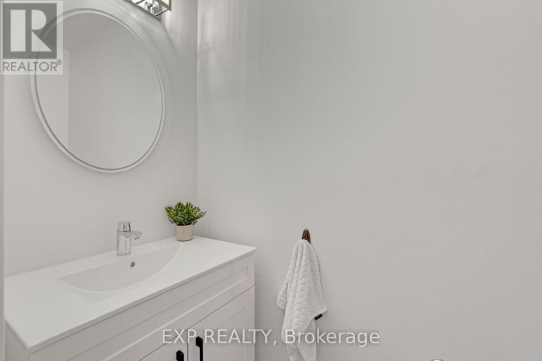 1471 PICKWICK DRIVE, Mississauga (East Credit), Ontario, L5V1V7