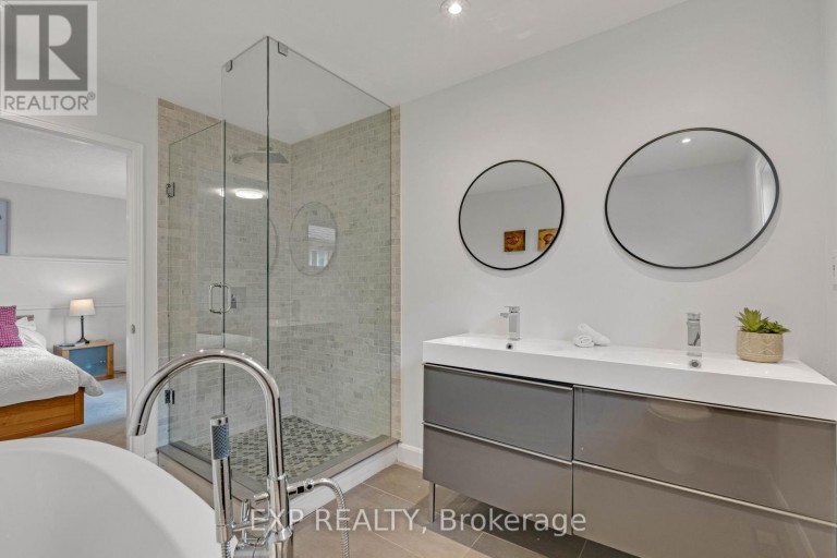 1471 PICKWICK DRIVE, Mississauga (East Credit), Ontario, L5V1V7