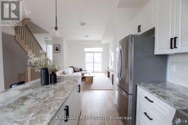 27 PARADOX STREET Vaughan (Elder Mills) Ontario photo 2