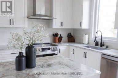 27 PARADOX STREET Vaughan (Elder Mills) Ontario photo 3