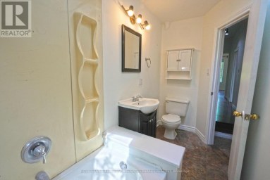 2 - 65 LIBERTY STREET Hamilton (Corktown) Ontario photo 9