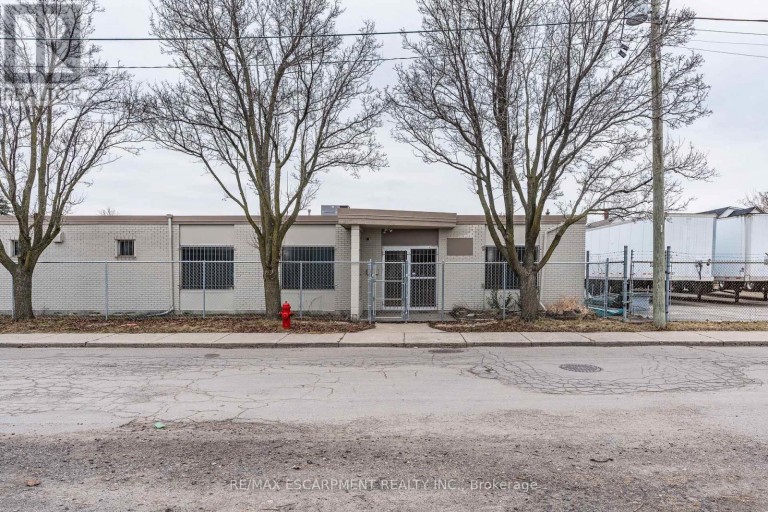 18 LINDEN STREET, Hamilton (Crown Point), Ontario, L8L3H6
